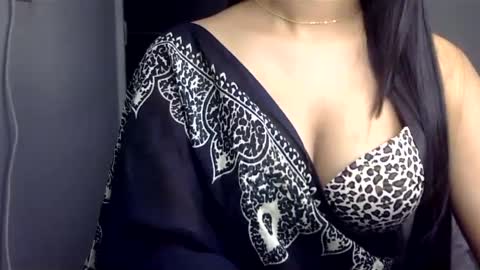 Snapshot of sofie_diva chatting on 01.20.25 divya online show from 01.20.25