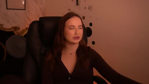 Snapshot of sofiebloom chatting on 05.24.26 Sofie online show from 05.24.26
