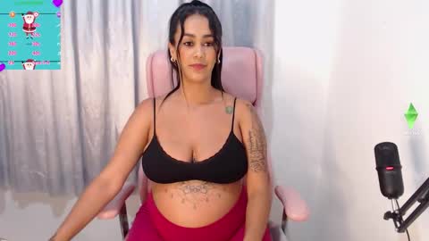 Snapshot of sofierosse_ chatting on 12.21.25 Sofie Rosee online show from 12.21.25