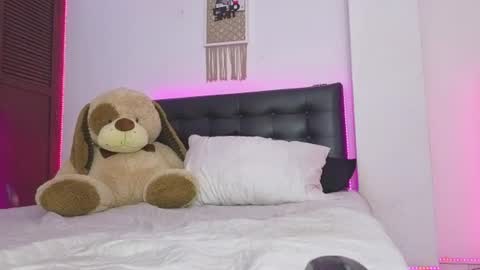 Snapshot of sofiievans_ chatting on 06.18.26 online show from 06.18.26