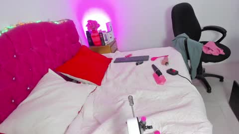 Snapshot of sofijonesx_ chatting on 12.12.24 Sofia online show from 12.12.24