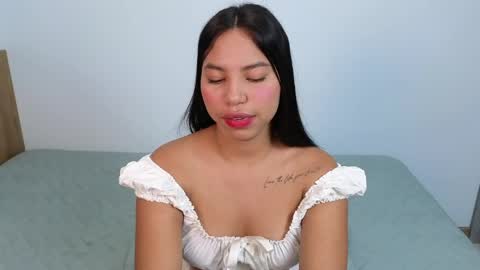 Snapshot of sofimiel chatting on 05.18.26 Sofa online show from 05.18.26