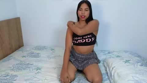 Snapshot of sofimiel chatting on 05.19.26 Sofa online show from 05.19.26