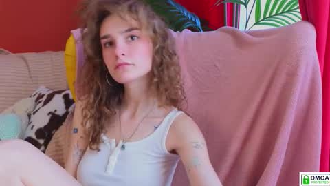 Snapshot of soft_animal chatting on 02.25.26 E online show from 02.25.26