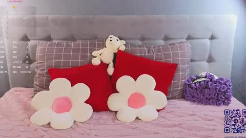 Snapshot of soft_babe chatting on 05.14.26 Milisa online show from 05.14.26