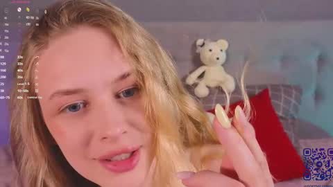 Snapshot of soft_babe chatting on 05.22.26 Milisa online show from 05.22.26