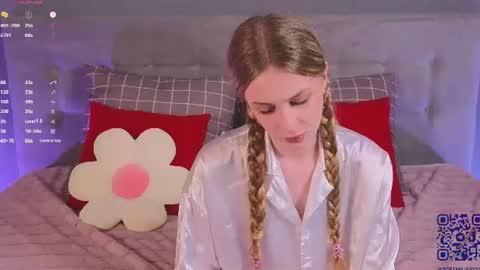 Snapshot of soft_babe chatting on 06.23.26 Milisa online show from 06.23.26