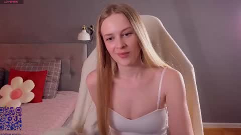 Snapshot of soft_babe chatting on 07.28.26 Milisa online show from 07.28.26