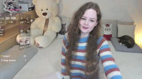 Snapshot of soft_purr_kitty chatting on 12.01.24 Mia online show from 12.01.24