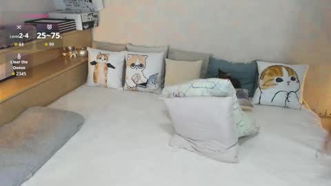 Snapshot of soft_purr_kitty chatting on 10.07.25 Mia online show from 10.07.25