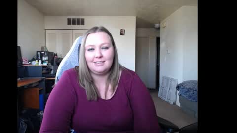 Snapshot of softerpeaches chatting on 01.10.25 Rose online show from 01.10.25