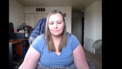 Snapshot of softerpeaches chatting on 01.21.25 Rose online show from 01.21.25