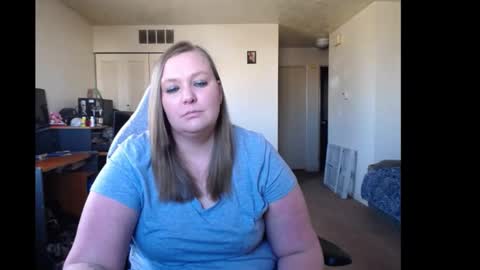 Snapshot of softerpeaches chatting on 01.28.25 Rose online show from 01.28.25