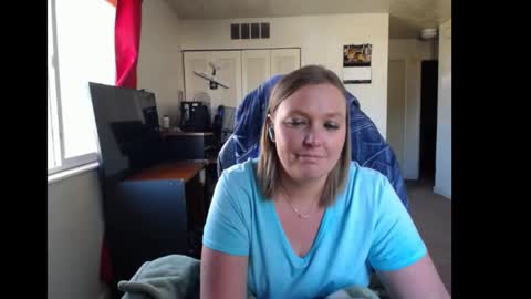 Snapshot of softerpeaches chatting on 11.04.25 Rose online show from 11.04.25