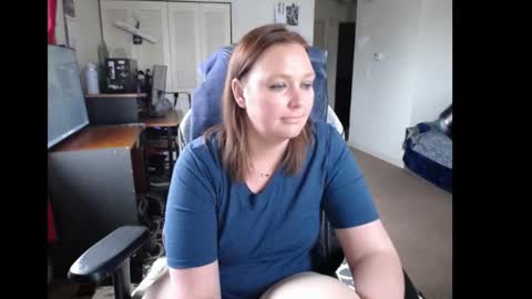 Snapshot of softerpeaches chatting on 03.02.26 Rose online show from 03.02.26