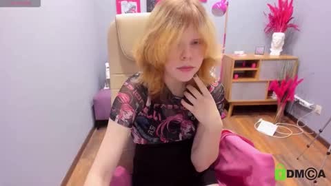 Snapshot of softflame chatting on 12.14.25 softflame online show from 12.14.25