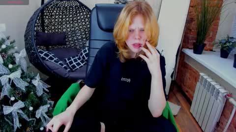 Snapshot of softflame chatting on 12.21.25 softflame online show from 12.21.25