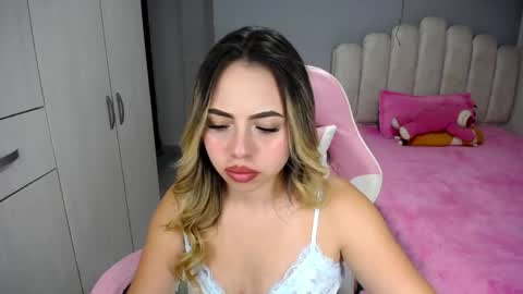 Snapshot of softkiss_x chatting on 04.10.26 Fran online show from 04.10.26