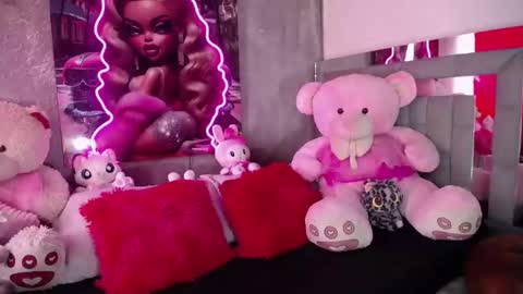 instagram    evalunavelez1. online show from 10.01.25