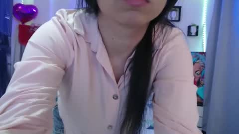 Snapshot of solangel00 chatting on 10.27.25 Sol Angel online show from 10.27.25