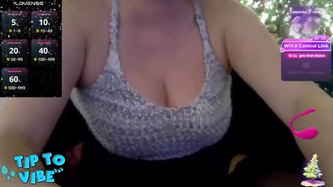 Snapshot of solesticia chatting on 12.17.24 solesticia online show from 12.17.24