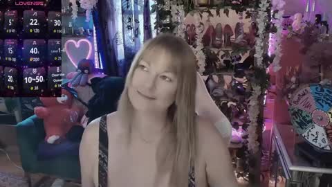 Snapshot of solesticia chatting on 09.15.25 solesticia online show from 09.15.25