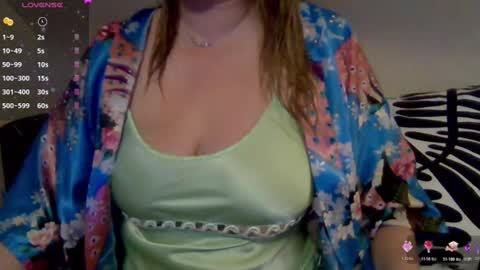 Snapshot of solesticia chatting on 10.19.25 solesticia online show from 10.19.25