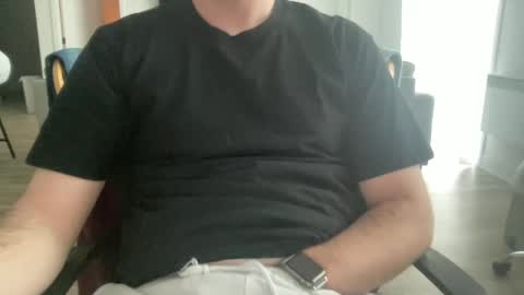 Snapshot of someoneyoudontsee chatting on 09.25.25 someoneyoudontsee online show from 09.25.25