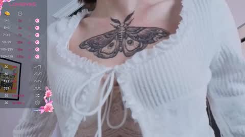 Snapshot of sonia_jones chatting on 10.25.25 Sofia online show from 10.25.25