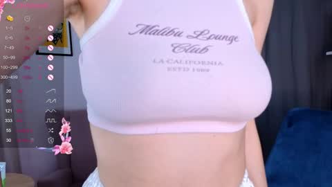 Snapshot of sonia_jones chatting on 10.26.25 Sofia online show from 10.26.25