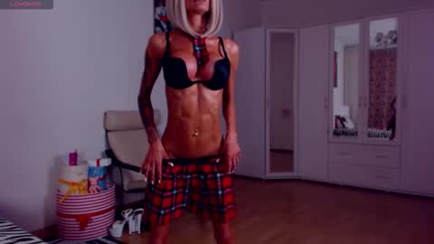 Snapshot of sonjanextray chatting on 09.19.25 Sonja Ray online show from 09.19.25