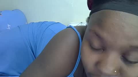 Snapshot of sonnia02 chatting on 11.02.25 sonnia02 online show from 11.02.25