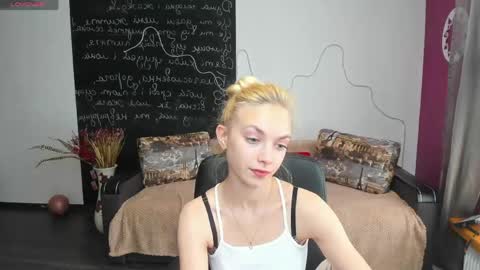 Snapshot of sonnysofia chatting on 05.29.26 Sonya online show from 05.29.26