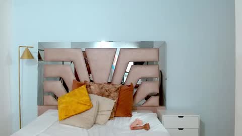 Snapshot of sophia_hadid chatting on 01.07.25 Sophia online show from 01.07.25