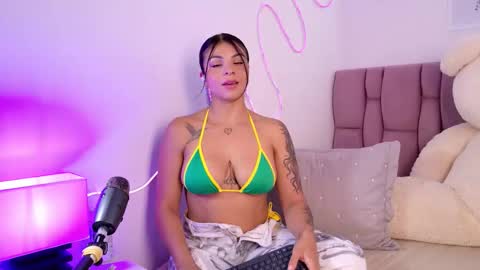 Snapshot of sophia_karsonn chatting on 10.02.25 Sophia Carson online show from 10.02.25