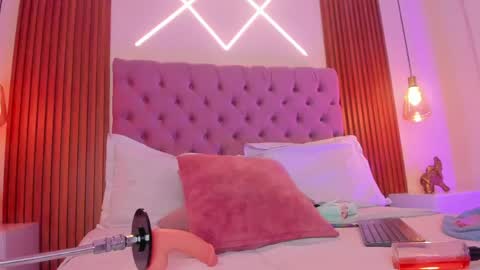 sophia_turneer online show from 05.13.26