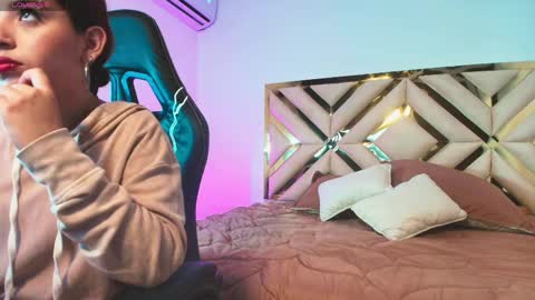 Snapshot of sophia_velvett chatting on 04.14.26 sophia_velvett online show from 04.14.26