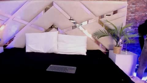 Sophia Paris online show from 12.21.25