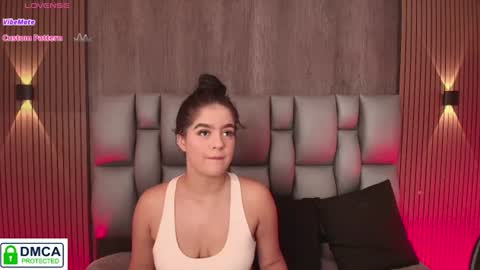 Snapshot of sophiaa_taylor_ chatting on 06.20.26 online show from 06.20.26