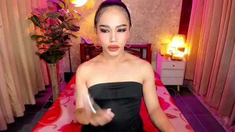 UR HOT SOPHIA online show from 11.21.25