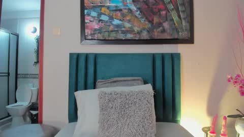 sophiacolliins online show from 09.13.25