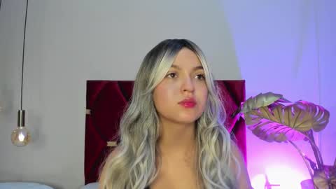 sophiacolliins online show from 10.15.25