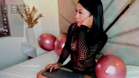 Snapshot of sophiacortes chatting on 10.05.25 sophia cortes online show from 10.05.25