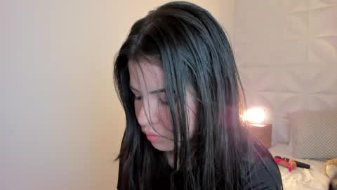 Sophia Howland online show from 06.05.26