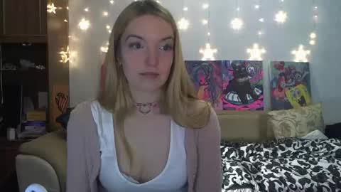Snapshot of sophiasonata chatting on 01.02.25 SophiaSonata online show from 01.02.25