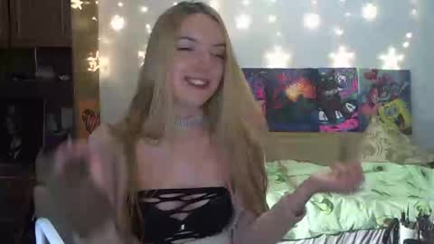 Snapshot of sophiasonata chatting on 01.22.25 SophiaSonata online show from 01.22.25