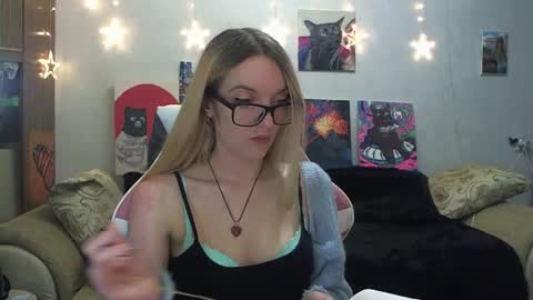 Snapshot of sophiasonata chatting on 10.01.25 SophiaSonata online show from 10.01.25