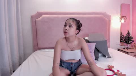 Snapshot of sophiawhite__ chatting on 12.19.24 SOPHIA online show from 12.19.24