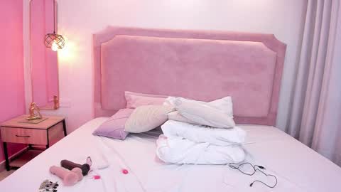 Snapshot of sophiawhite__ chatting on 02.20.25 SOPHIA online show from 02.20.25