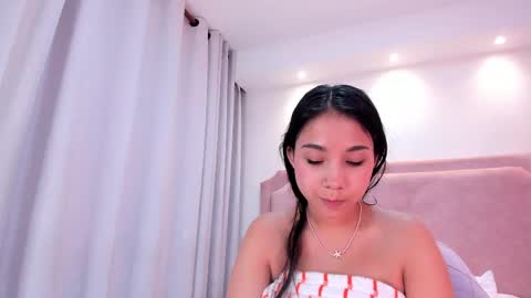 Snapshot of sophiawhite__ chatting on 02.26.25 SOPHIA online show from 02.26.25